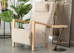 MIRA, MAGRĖS BALDAI minkštas patogus fotelis su natūralia mediena svetainei, prieškambariui, biurui