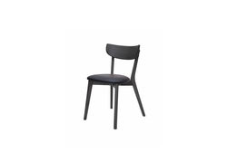 PERO 2 JUODA klasikinio dizaino ąžuolo masyvo kėdė virtuvei, valgomajam, svetainei