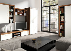 RUMBA15 svetainės baldų komplektas: TV staliukas, spinta, spintelė, lentyna, slyva, crem