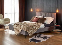 Miegamojo baldai | PATRICIJA160 minkšta dvigulė lova be patalynės dėžės miegamojo kambariui, skandinaviško stiliaus