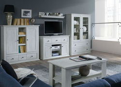 MIKAS svetainės baldų kolekcija: komoda, vitrina, spinta, TV staliukas, kavos staliukas, lentyna