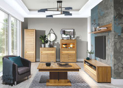 SONATA12 svetainės baldų komplektas: komoda, vitrina, spinta, kavos staliukas, pakabinama lentyna