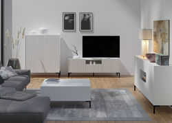 LINDA6 BALTA svetainės baldų komplektas: spintelė, komoda, TV staliukas, kavos staliukas, industrinis stilius