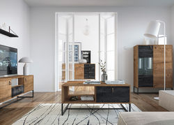 DAGNA10 svetainės baldų komplektas: komoda, TV spintelė, vitrina, indauja, pakabinama lentyna, kavos staliukas